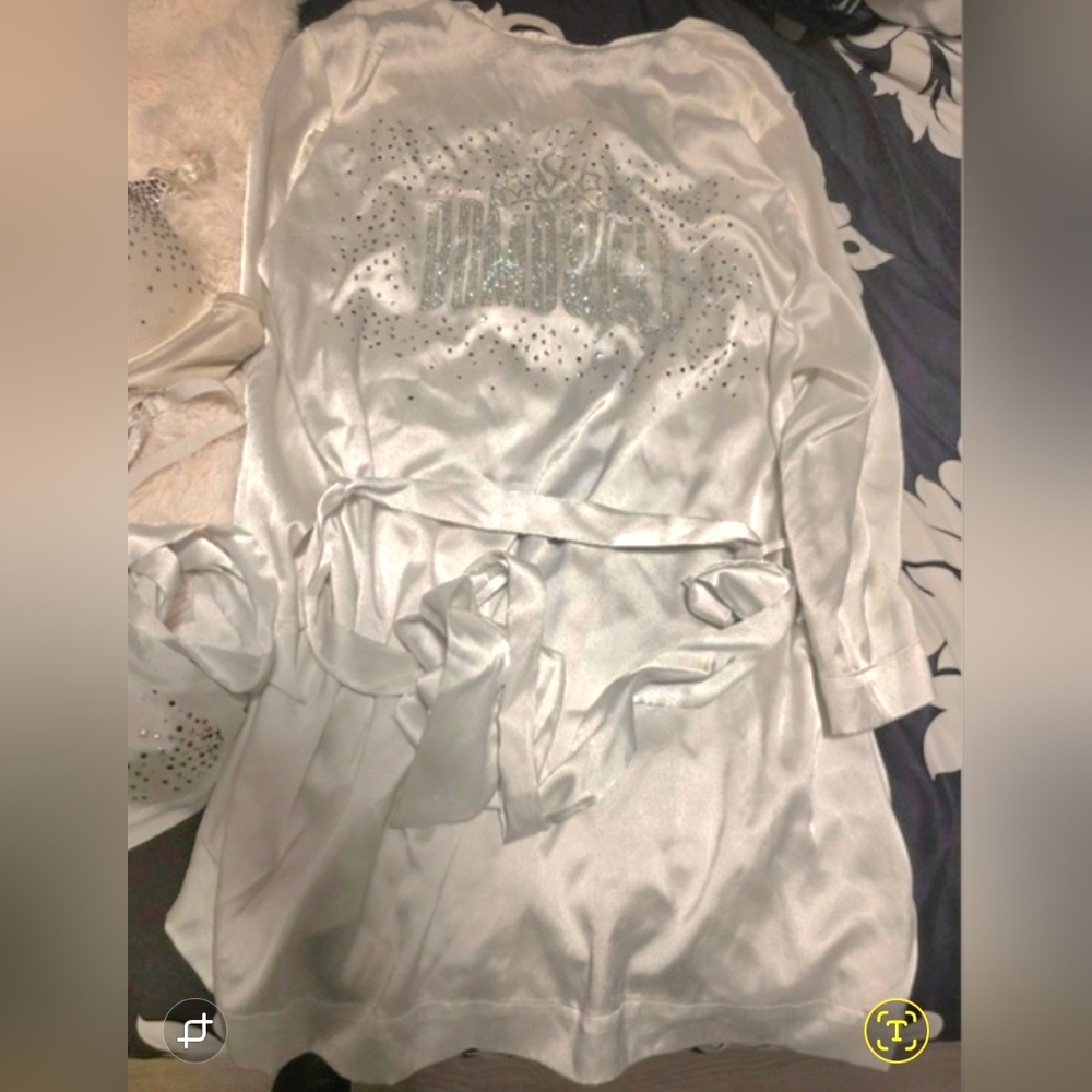 Victoria's Secret White Satin Robe - Picture 2 of 11